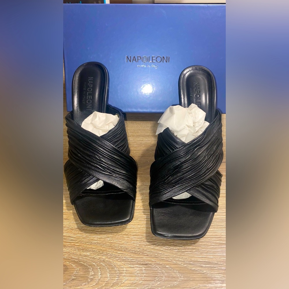 **ITALIAN LEATHER NAPOLEONI HEELS (Fits like U.S. 8-8.5)